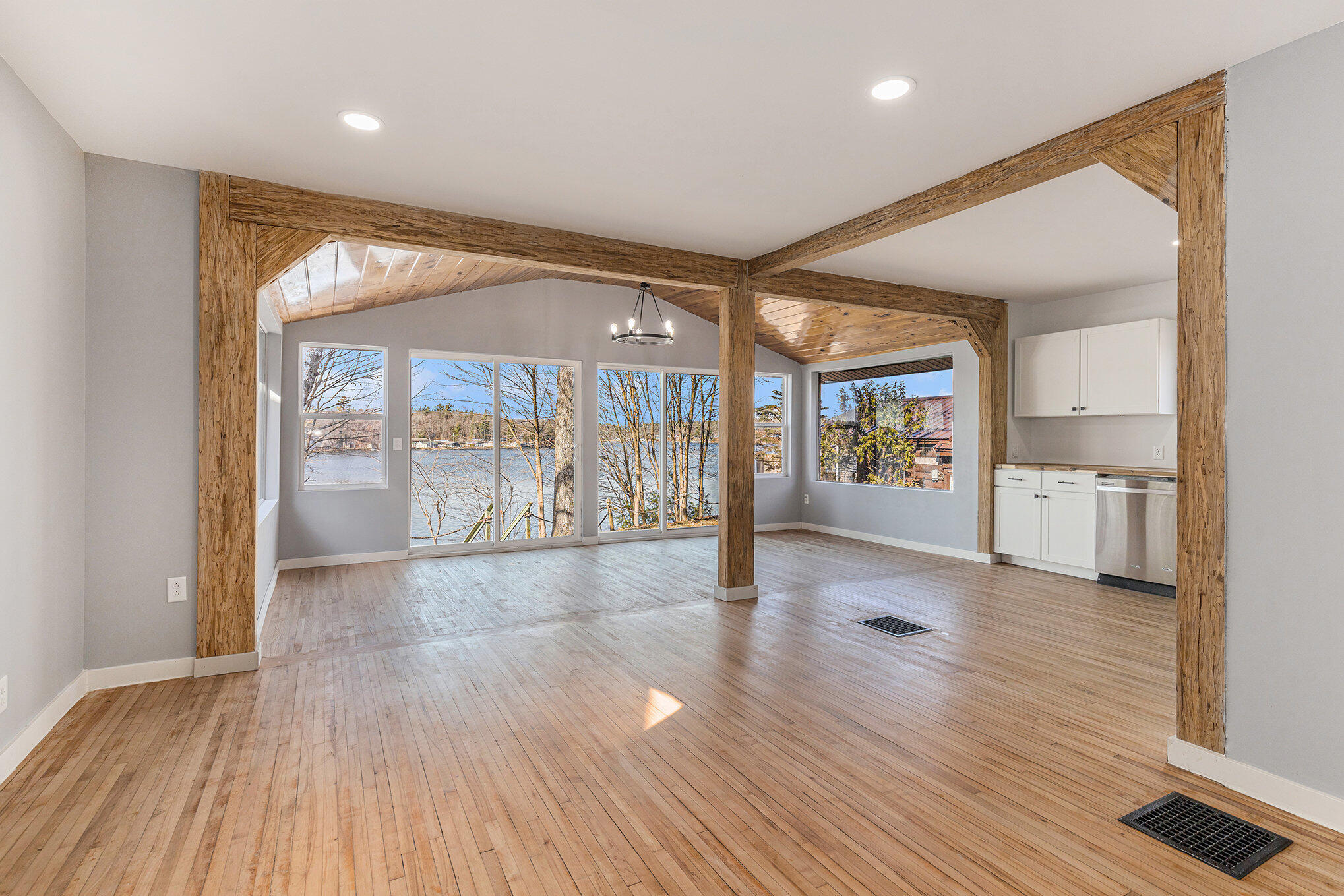 5557 Front Street Newaygo, MI 49337 - Photo 8 of 34 006_front_24_697