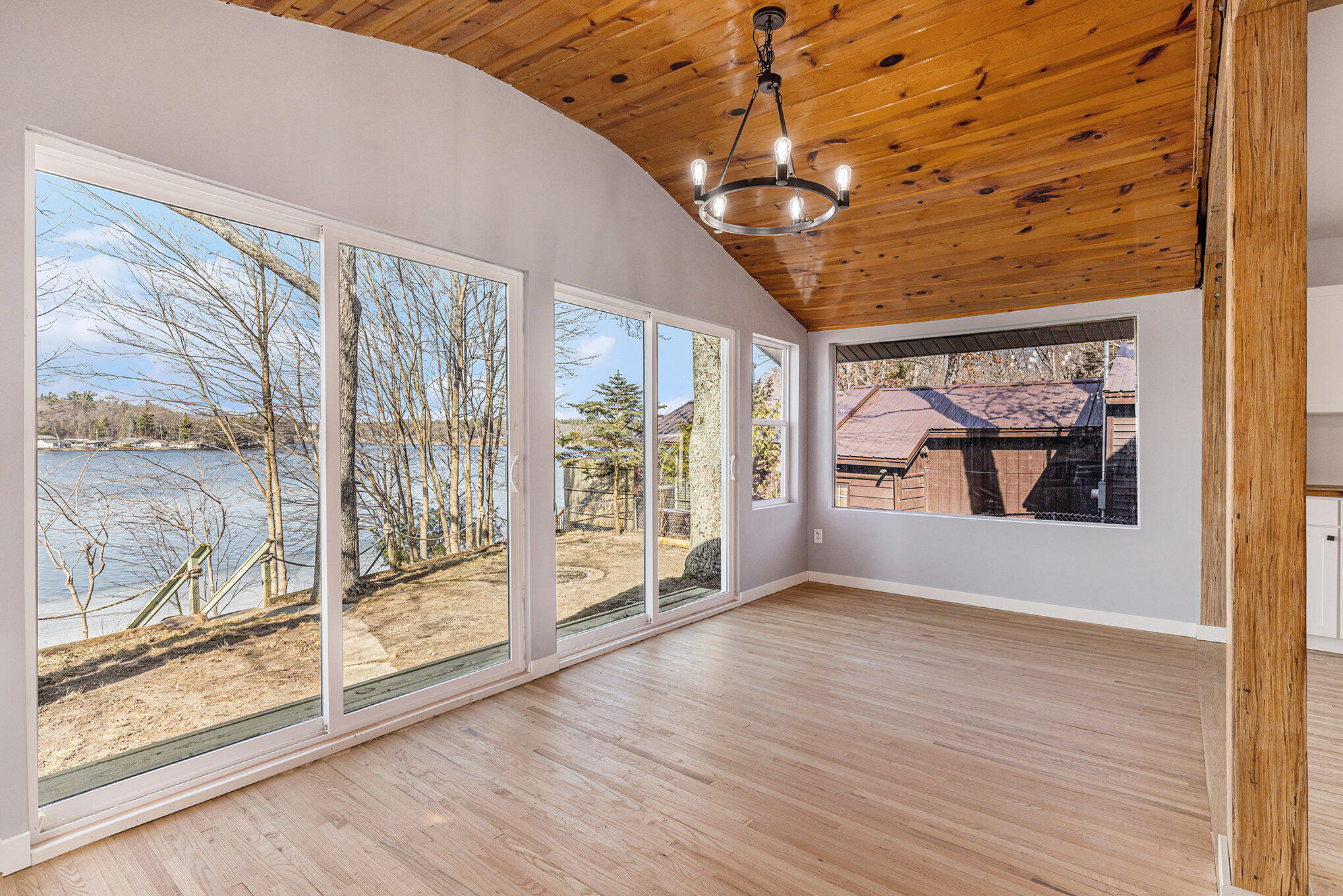 5557 Front Street Newaygo, MI 49337 - Photo 9 of 34 007_front_28_344