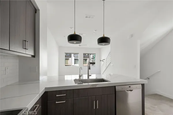 $4,500 | 229 Elm Avenue, Long Beach, CA 90802