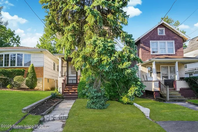 $500,000 | 200 Barnard Avenue | Tottenville