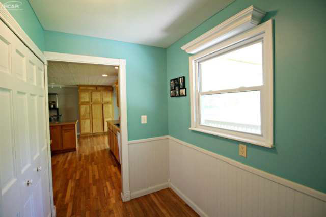 6237 Deland Road Flushing, MI 48433 - Photo 8 of 31 21167718-7.JPG