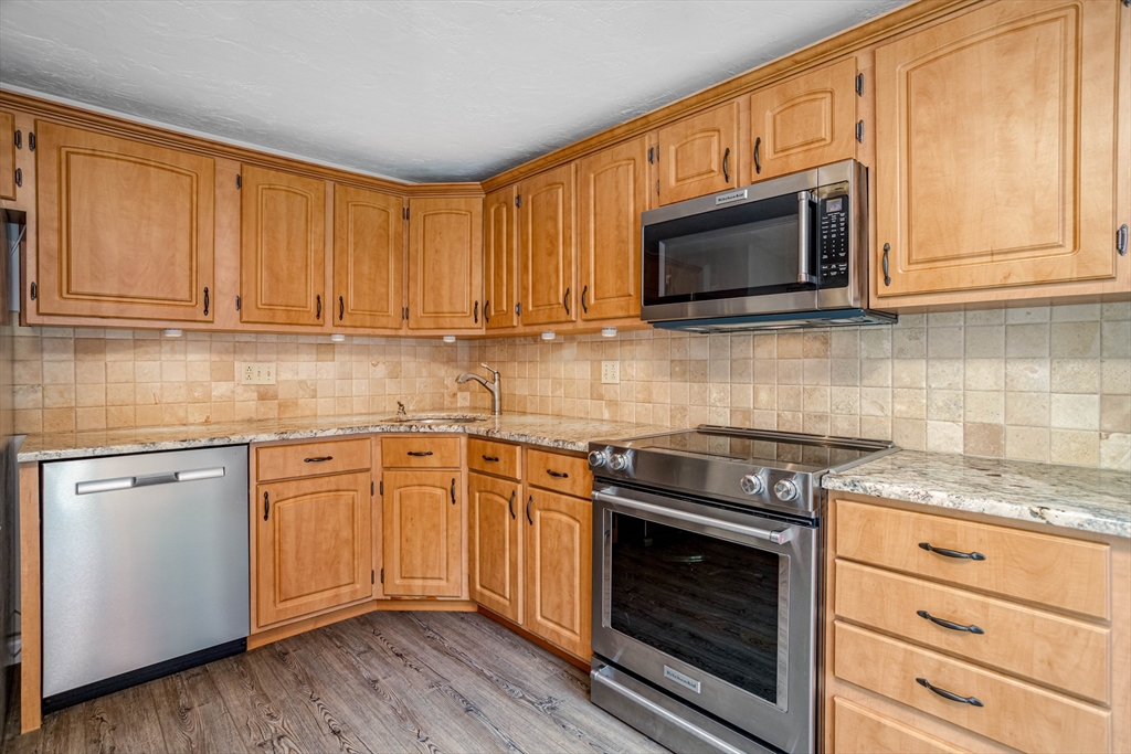 918 Ridgefield Circle, Unit B Clinton, MA 01510 - Photo 8 of 32 Gallery Image 8