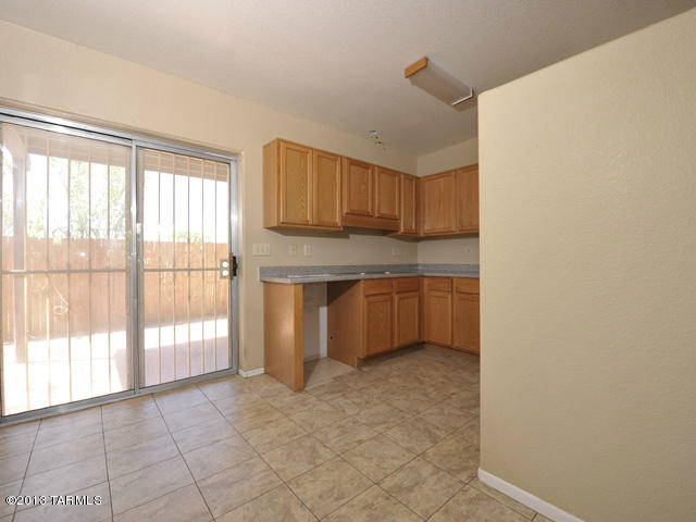 211 West Roger Road, Unit 13 Tucson, AZ 85705 - Photo 8 of 23