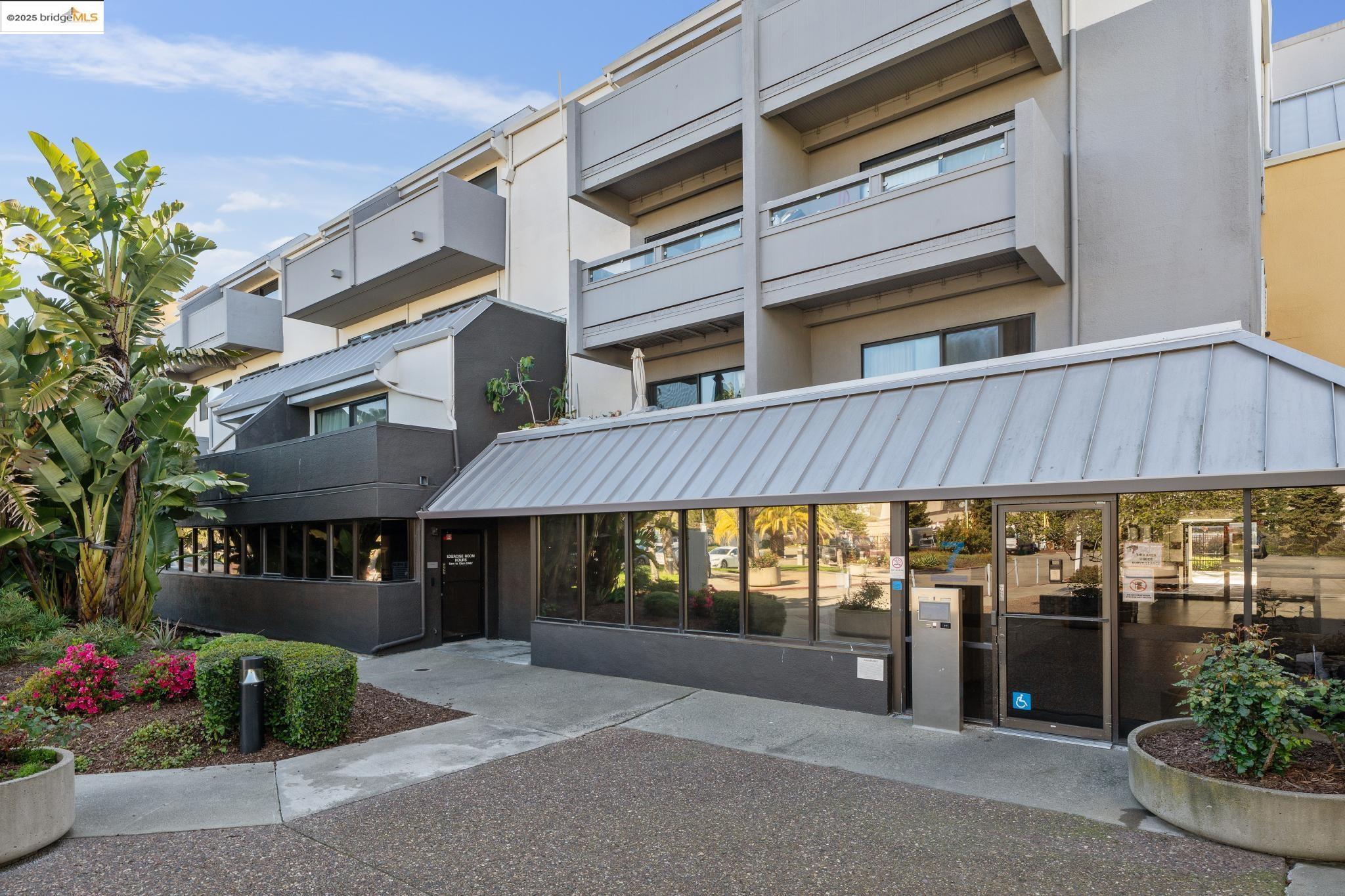 1 Embarcadero, Unit 161 Oakland, CA 94607 - Photo 5 of 31 View of building exterior