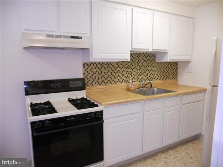 22 Concord Road Darby, PA 19023 - Photo 8 of 25 Kitchen