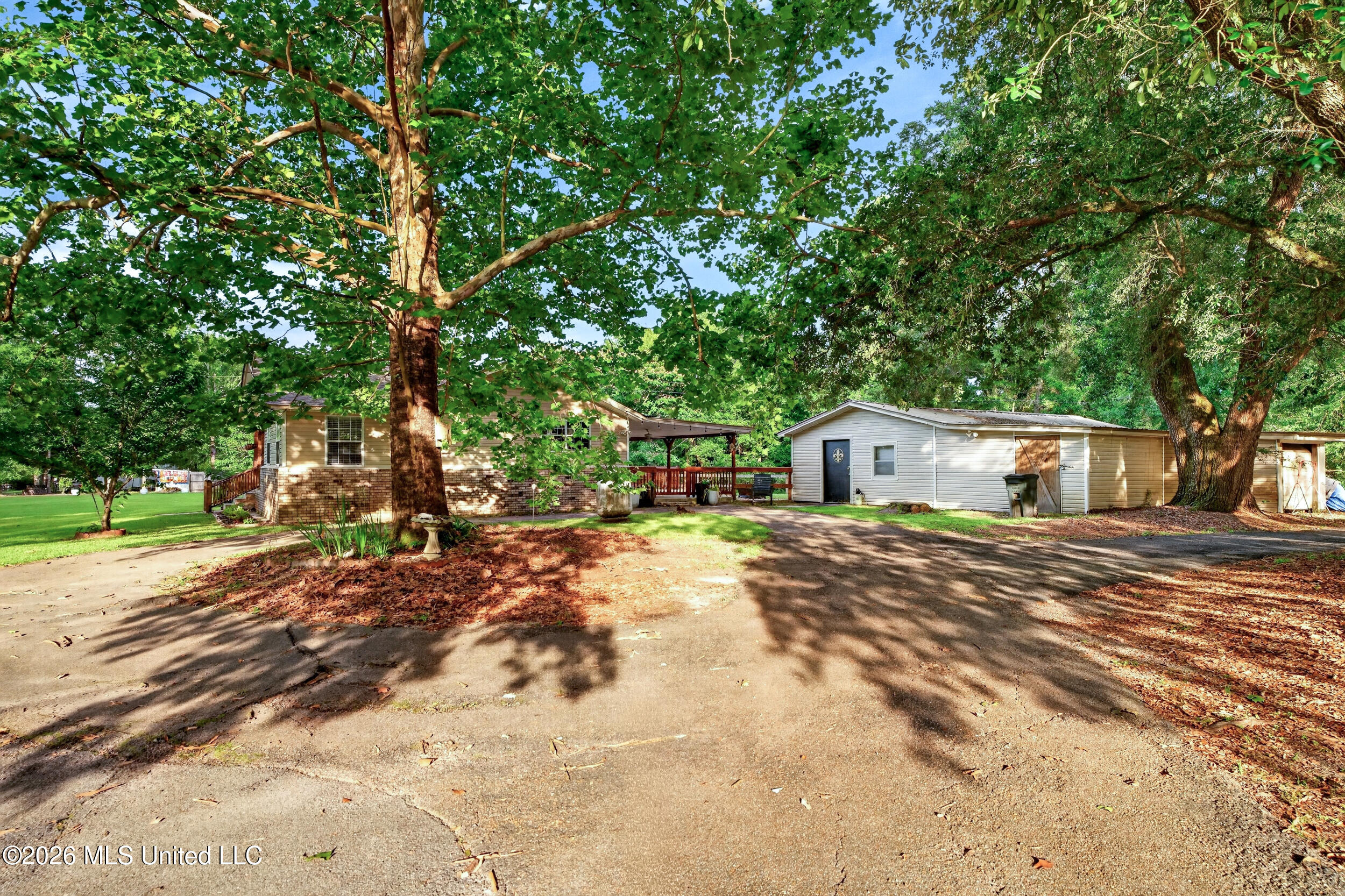 18 Gale Davis Road Lumberton, MS 39455 - Photo 55 of 67 55_55_drivewaygarage
