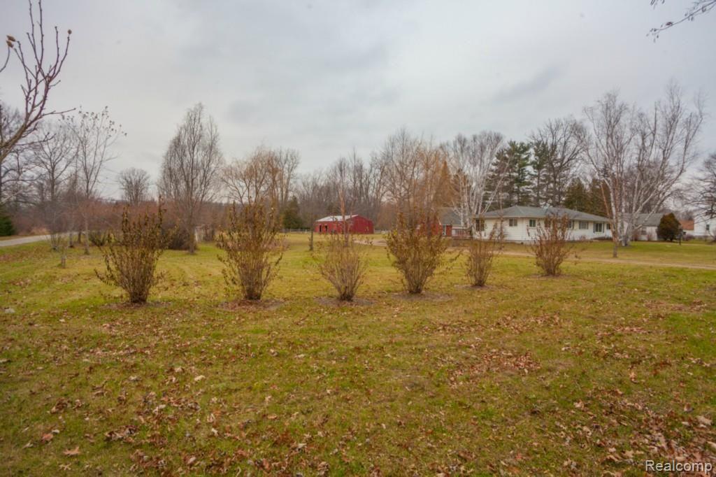 20490 Karr Road Belleville, MI 48111 - Photo 3 of 38