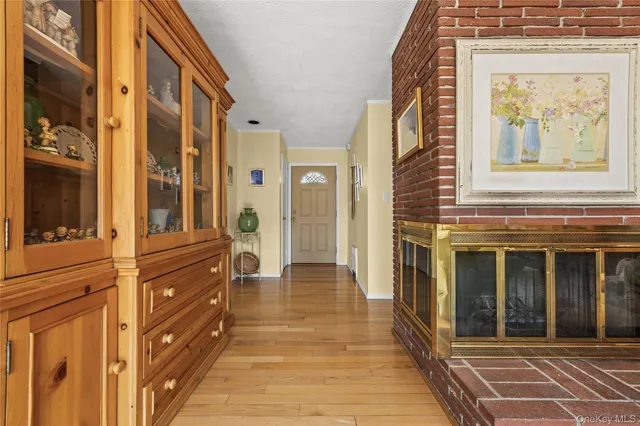 a view of a entryway of a building