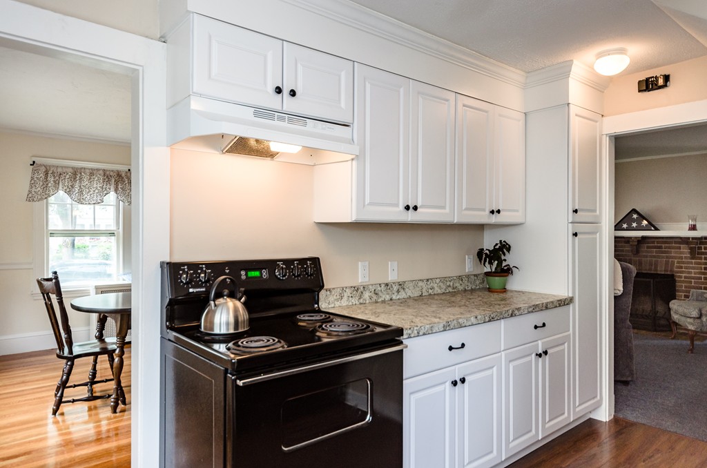 40 Wedgewood Road Newton, MA 02465 - Photo 3 of 17