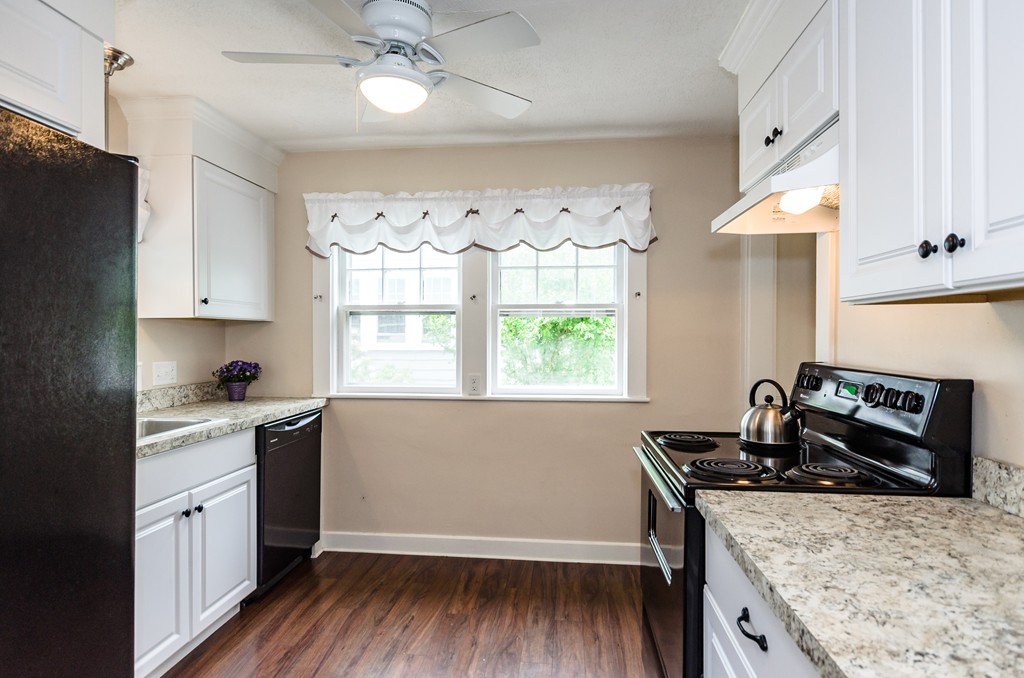 40 Wedgewood Road Newton, MA 02465 - Photo 4 of 17