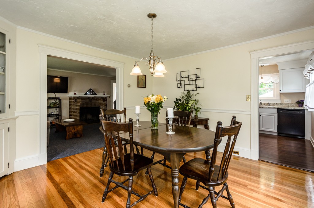 40 Wedgewood Road Newton, MA 02465 - Photo 6 of 17