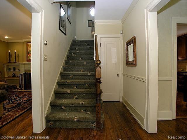519 Rivenoak Street Birmingham, MI 48009 - Photo 4 of 22 FOYER