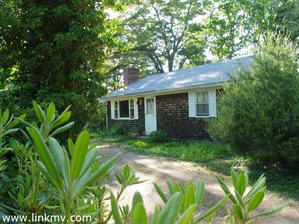 329 State Road West Tisbury, MA 02568 - Photo 1 of 27 http://d1qzqeyxiitrap.cloudfront.net/photos/19824/600/eb0b0ce0.jpg
