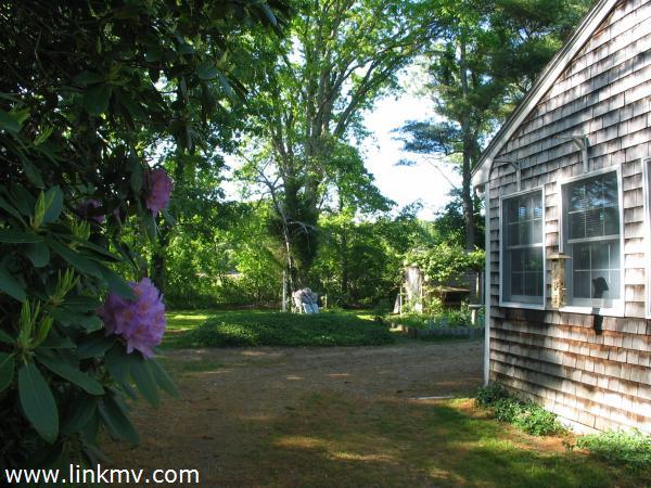 329 State Road West Tisbury, MA 02568 - Photo 3 of 27 http://d1qzqeyxiitrap.cloudfront.net/photos/19824/600/75d74d91.jpg