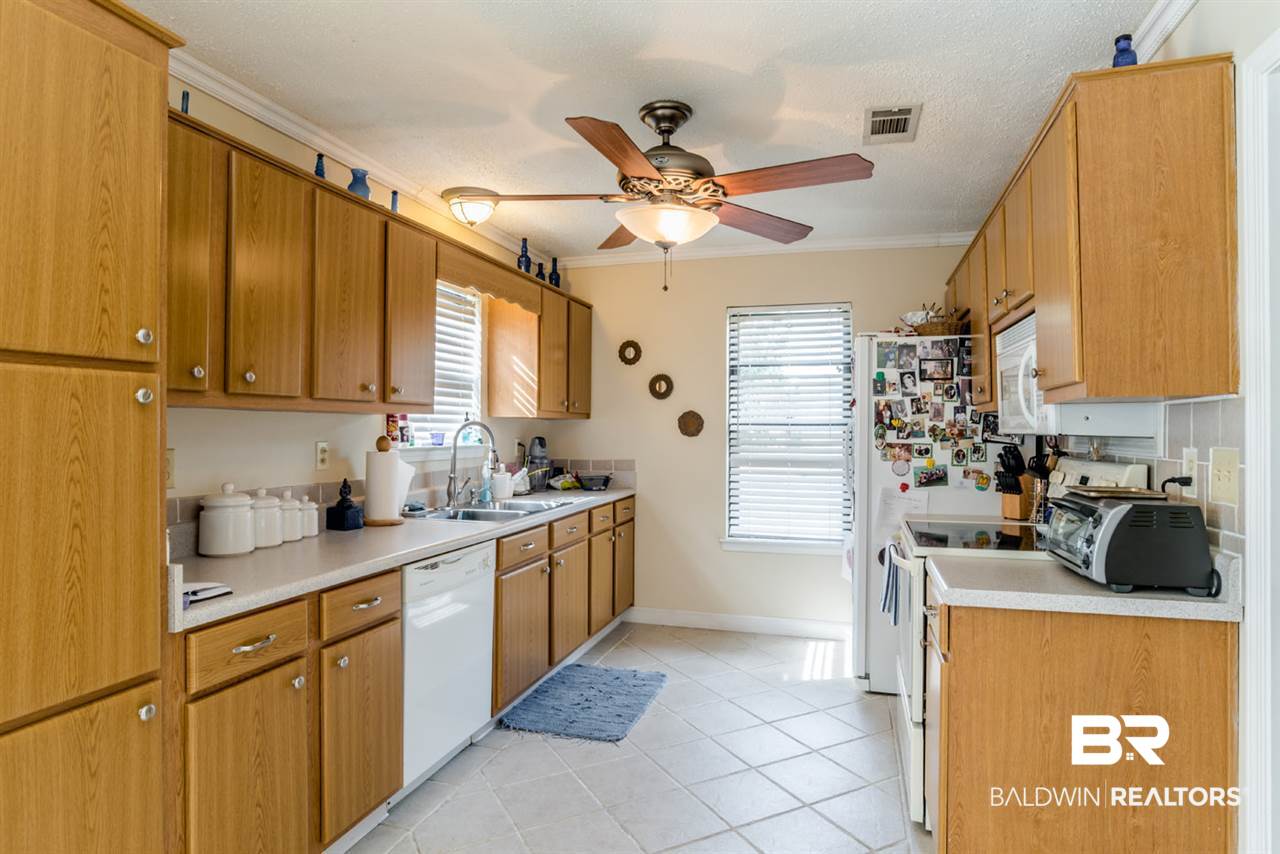 5717 Green Tree Road Mobile, AL 36609 - Photo 11 of 23 Tile Floor