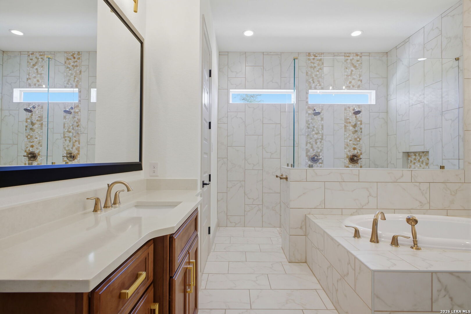 321 Vista View Place Spring Branch, TX 78070 - Photo 29 of 50 a bathroom with a tub sink and mirror