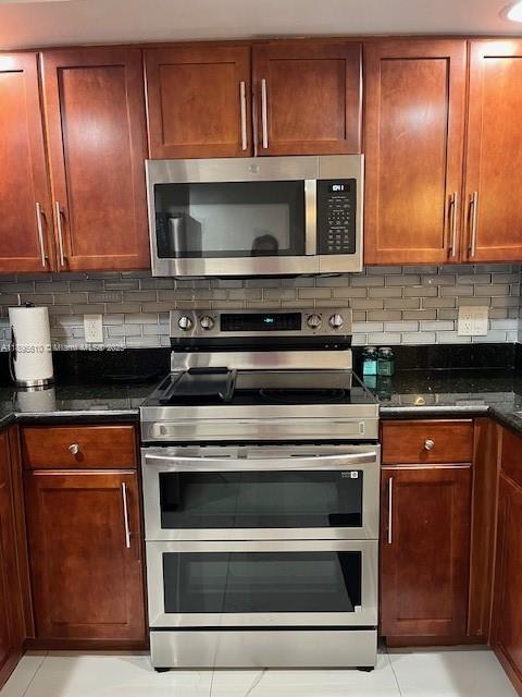 100 North Federal Highway, Unit 1413 Fort Lauderdale, FL 33301 - Photo 11 of 31 a kitchen with granite countertop a stove and a microwave