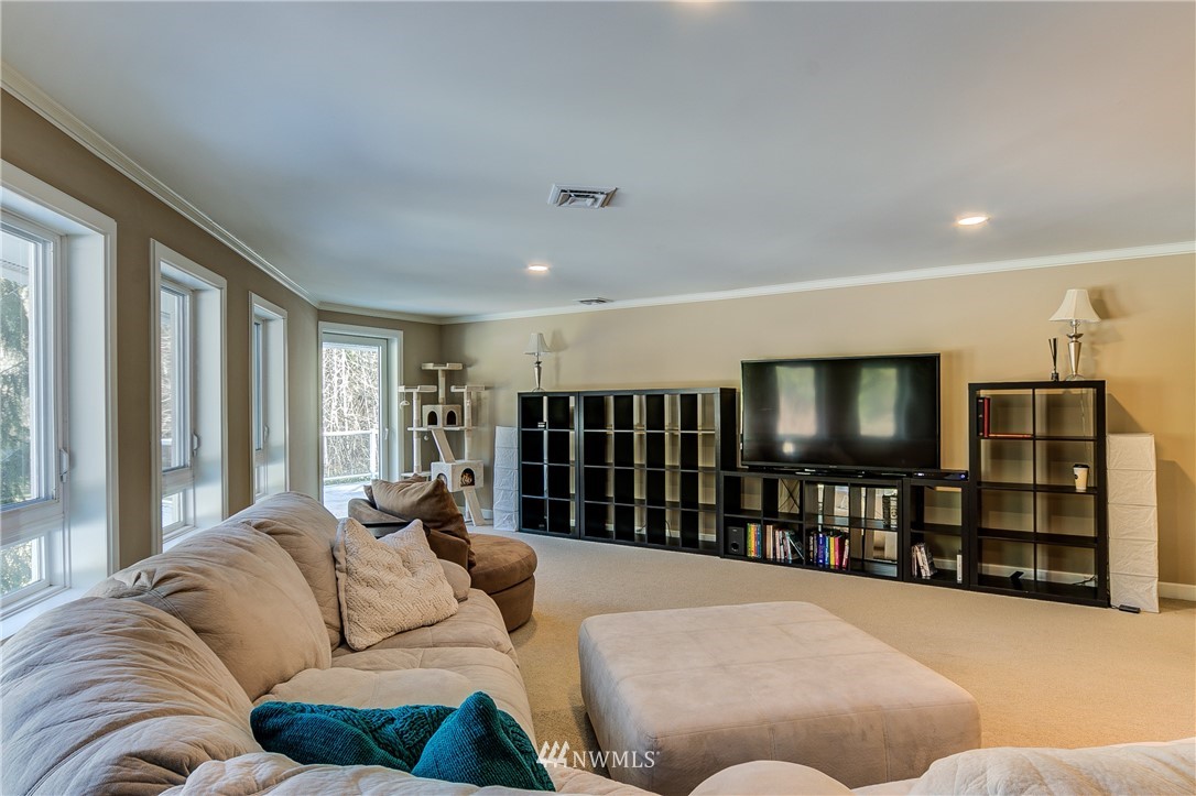 7624 Lake Alice Road Southeast Fall City, WA 98024 - Photo 11 of 25 Gallery Image 11