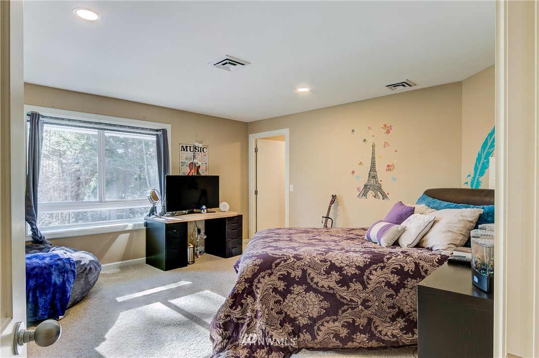 7624 Lake Alice Road Southeast Fall City, WA 98024 - Photo 12 of 25 Gallery Image 12
