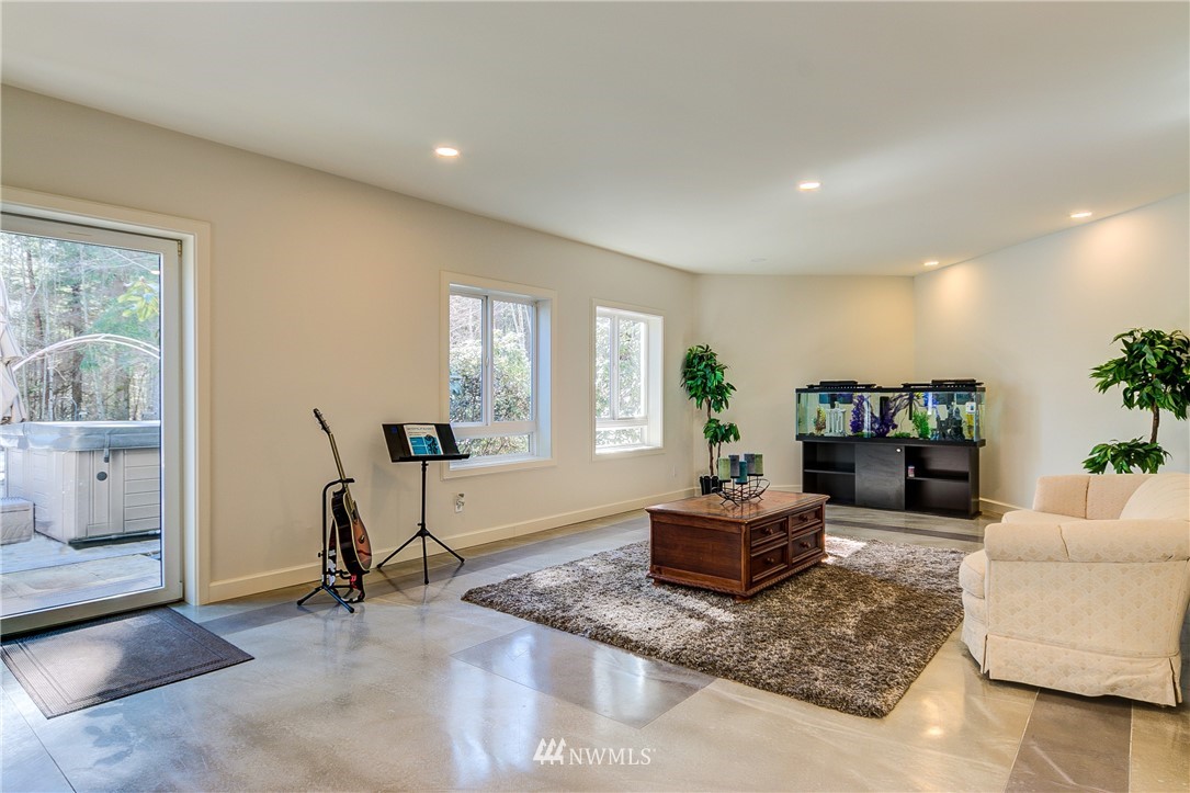 7624 Lake Alice Road Southeast Fall City, WA 98024 - Photo 16 of 25 Gallery Image 16
