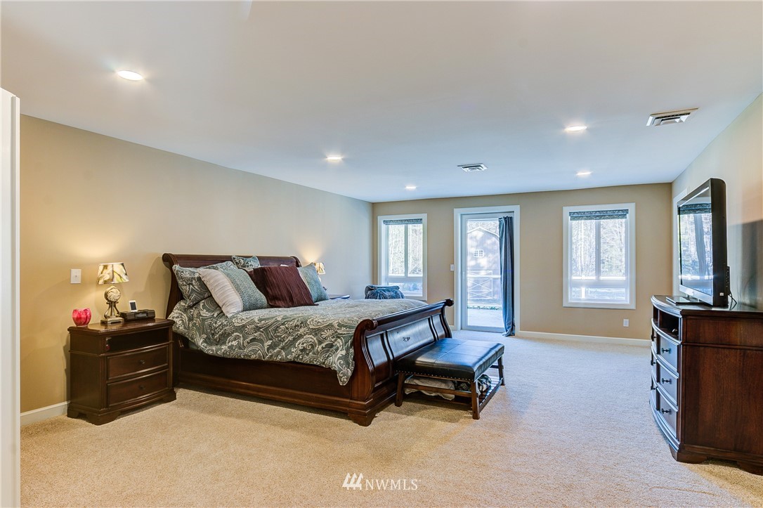 7624 Lake Alice Road Southeast Fall City, WA 98024 - Photo 7 of 25 Gallery Image 7
