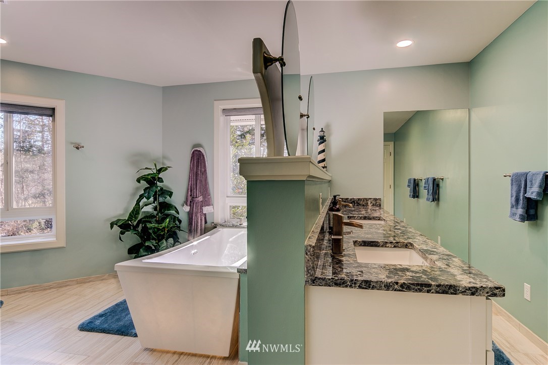 7624 Lake Alice Road Southeast Fall City, WA 98024 - Photo 8 of 25 Gallery Image 8