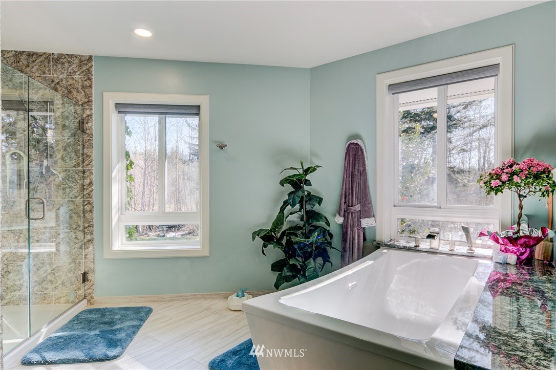 7624 Lake Alice Road Southeast Fall City, WA 98024 - Photo 9 of 25 Gallery Image 9