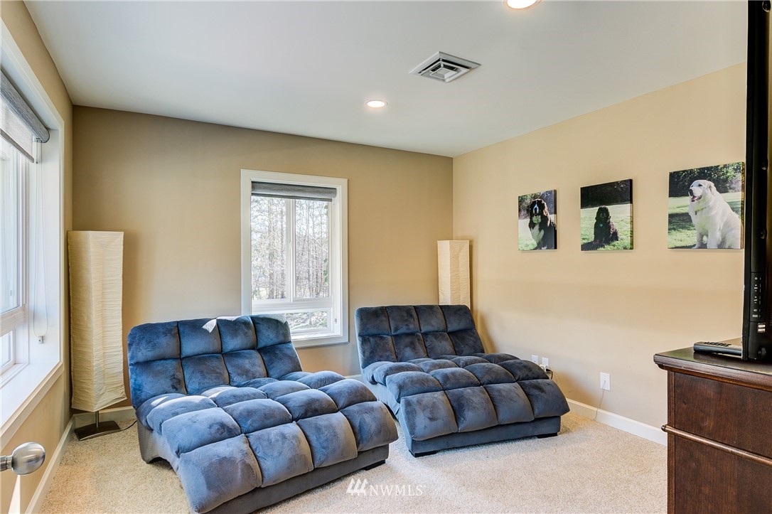 7624 Lake Alice Road Southeast Fall City, WA 98024 - Photo 10 of 25 Gallery Image 10