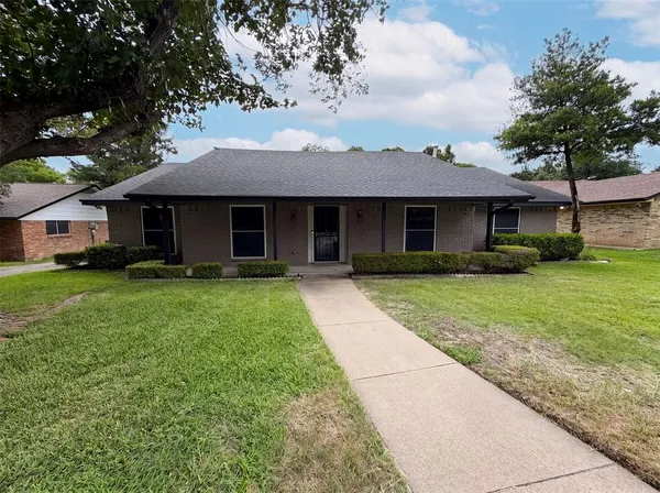 $303,000 | 316 Brookwood Drive, DeSoto, TX 75115