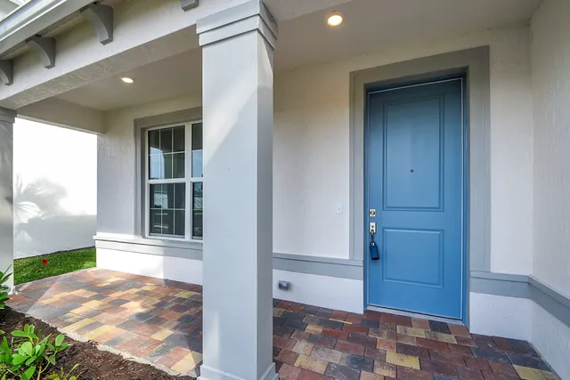 a view of an entrance of the house