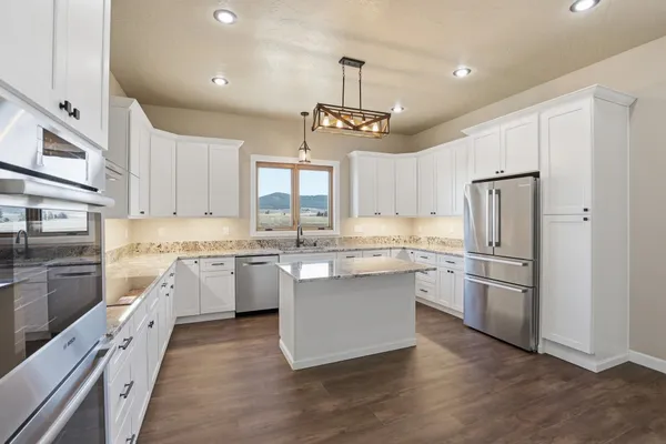 $795,000 | 402 North Vine Street, Latah, WA 99018