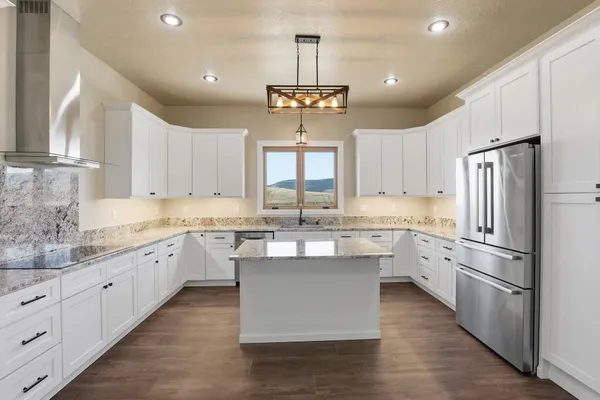 $795,000 | 402 North Vine Street, Latah, WA 99018