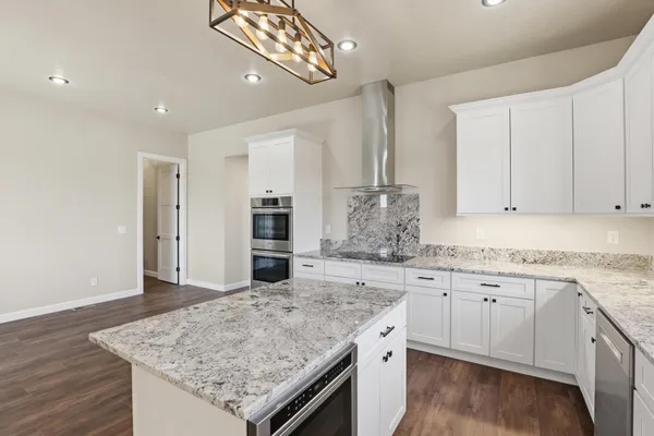 $795,000 | 402 North Vine Street, Latah, WA 99018