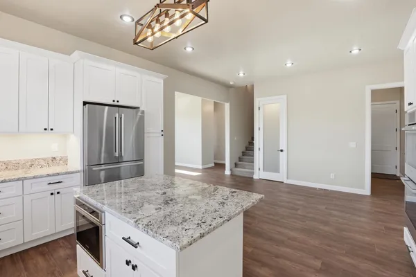 $795,000 | 402 North Vine Street, Latah, WA 99018
