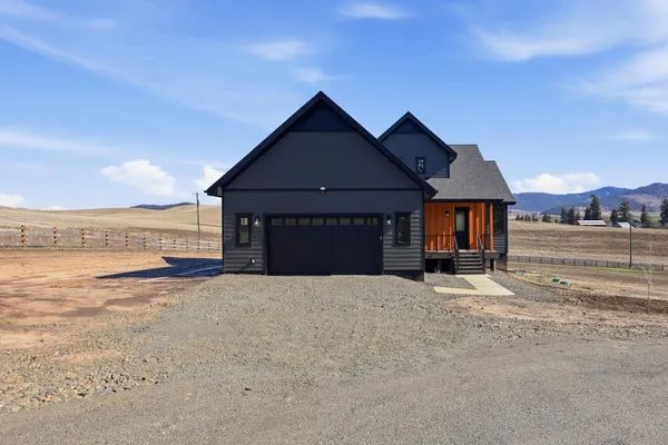 $795,000 | 402 North Vine Street, Latah, WA 99018