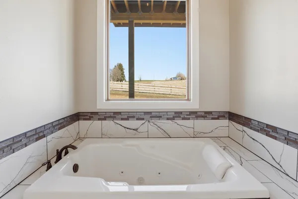 $795,000 | 402 North Vine Street, Latah, WA 99018