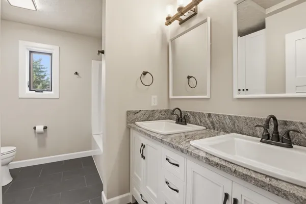 $795,000 | 402 North Vine Street, Latah, WA 99018