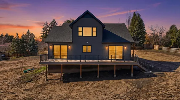 $795,000 | 402 North Vine Street, Latah, WA 99018