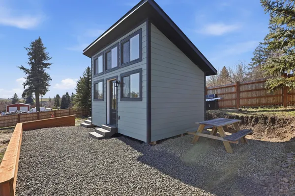 $795,000 | 402 North Vine Street, Latah, WA 99018
