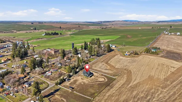 $795,000 | 402 North Vine Street, Latah, WA 99018