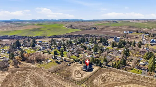 $795,000 | 402 North Vine Street, Latah, WA 99018