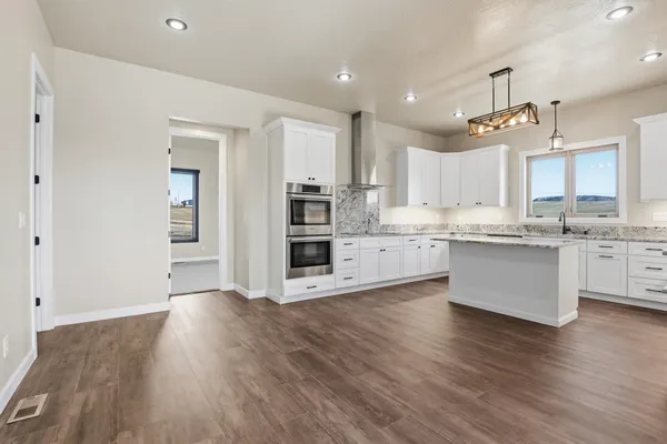 $795,000 | 402 North Vine Street, Latah, WA 99018