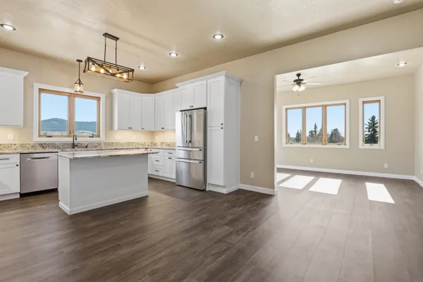 $795,000 | 402 North Vine Street, Latah, WA 99018