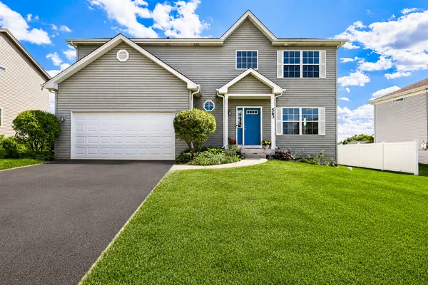 $450,000 | 563 Camellia Avenue, Aurora, IL 60505