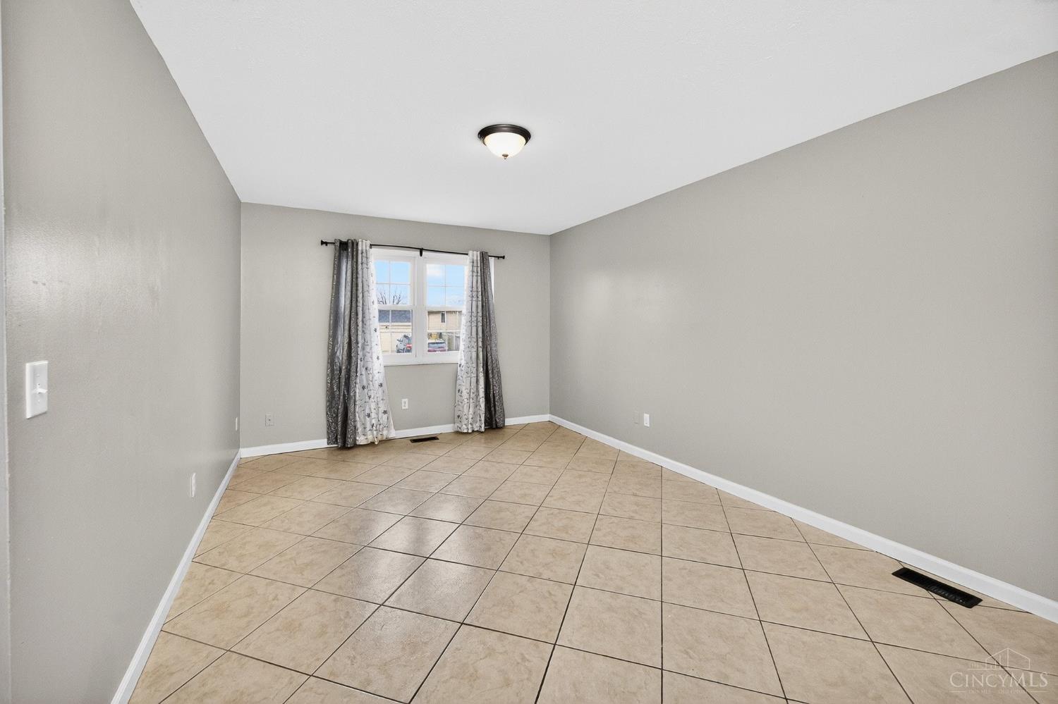 11839 Hamlet Road Forest Park, OH 45240 - Photo 12 of 46