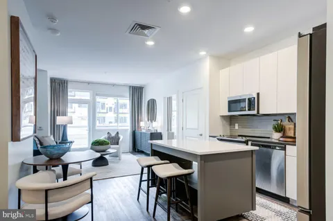 $3,075 | 503-29 North Columbus Boulevard, Unit 1512, Philadelphia, PA 19123