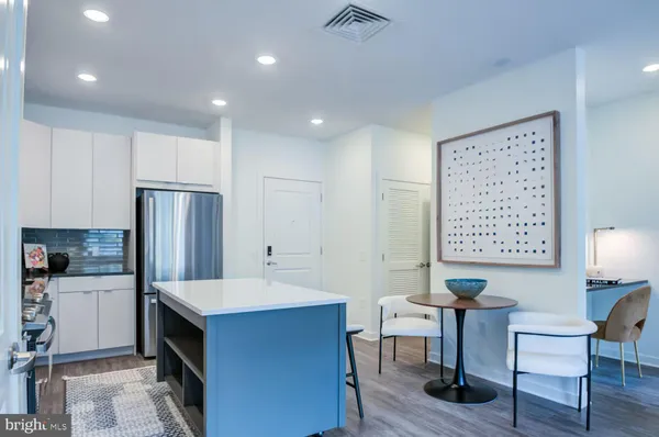 $3,140 | 503-29 North Columbus Boulevard, Unit 1512, Philadelphia, PA 19123