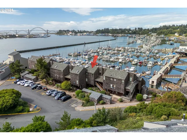 $275,000 | 1000 Southeast Bay Blvd. Boulevard, Unit 202/302, Newport, OR 97365