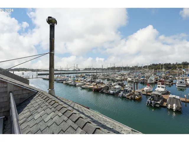 $275,000 | 1000 Southeast Bay Blvd. Boulevard, Unit 202/302, Newport, OR 97365