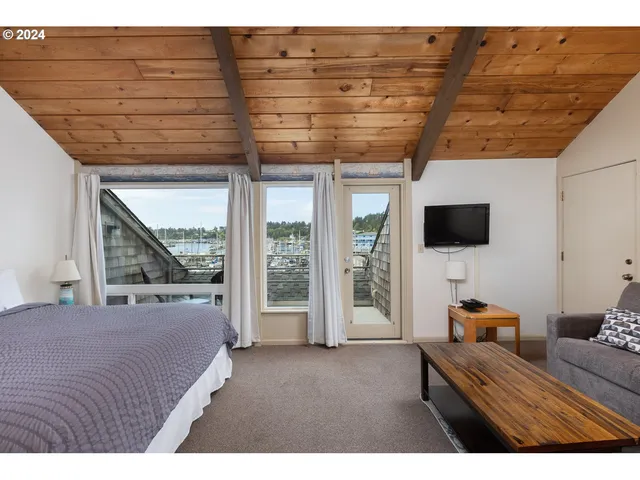 $275,000 | 1000 Southeast Bay Blvd. Boulevard, Unit 202/302, Newport, OR 97365